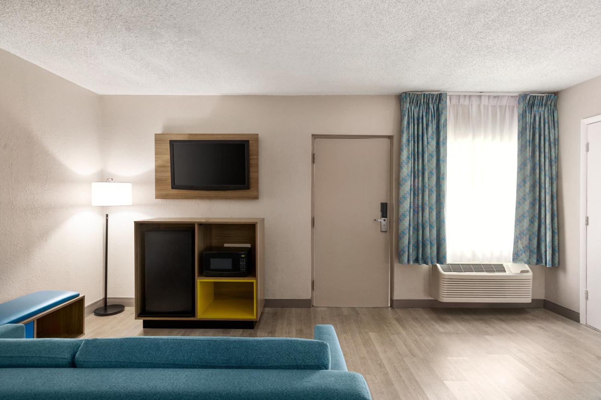 Days Inn By Wyndham Miami Airport North Miami Springs Bagian luar foto