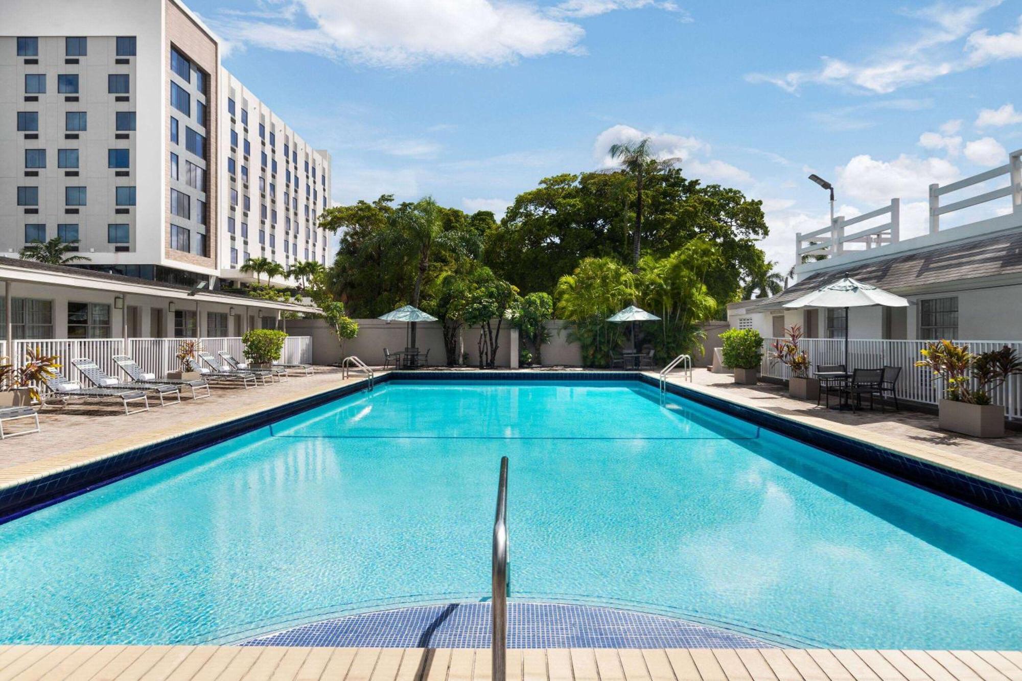 Days Inn By Wyndham Miami Airport North Miami Springs Bagian luar foto